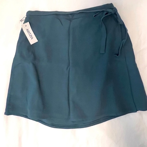 Aritzia NWT mini skirt - Picture 2 of 5